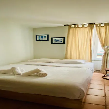 Charming Near The Eiffel Tower Parijs