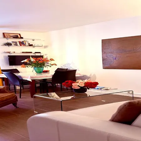 Charming Near The Eiffel Tower