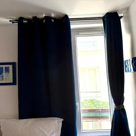 Charming Near The Eiffel Tower Parijs