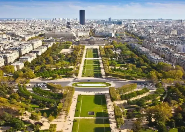 Charming Near The Eiffel Tower *